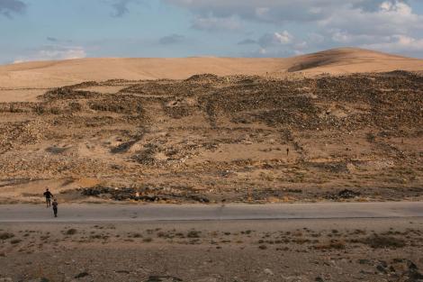 Zdjęcie nr 6 (21)
                                	                             Panorama południowo-wschodniego wzgórza w Tuwaneh. (jesień 2018) (foto. Maciek Bernaś)
                            